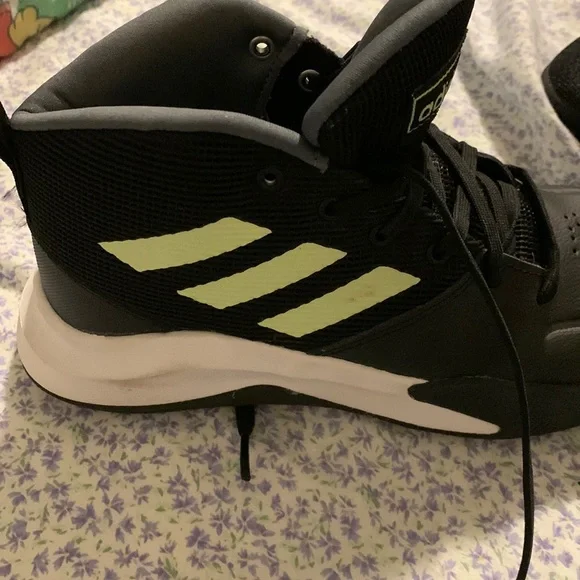 New without tag Adidas 3 green stripes size 5 men’s tennis shoes - Picture 1 of 8